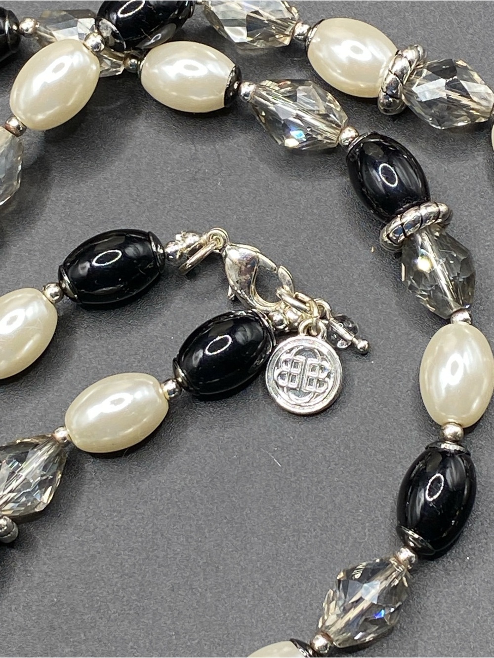 BILL BLASS Beaded Necklace Black & White Beads - Picture 3 of 10